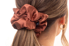 Mulberry silk hair scrunchie in woman's hair. The r and r collective.