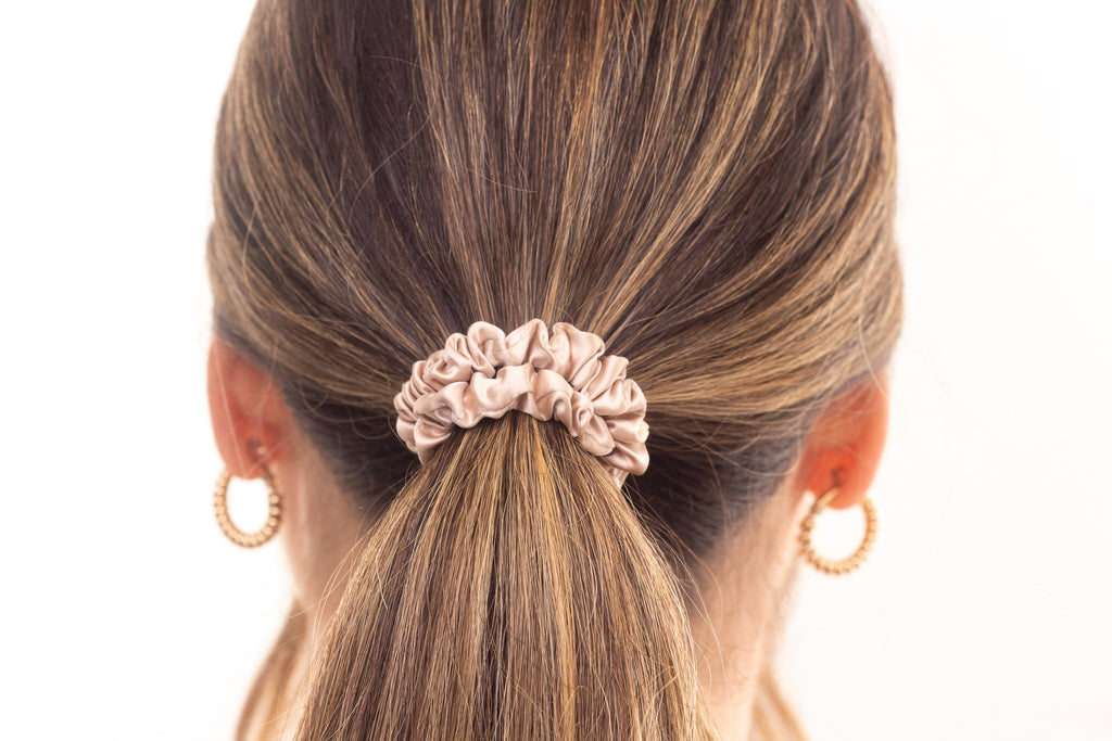 Silk hair scrunchie in woman's hair. The r and r collective.
